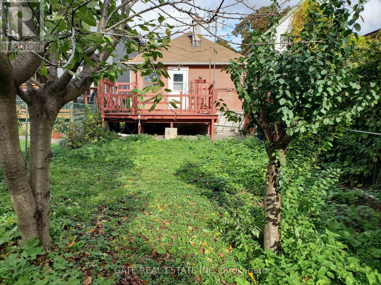 27 Lambton Avenue, Toronto, Ontario  M6N 2S2 - Photo 5 - W12463100