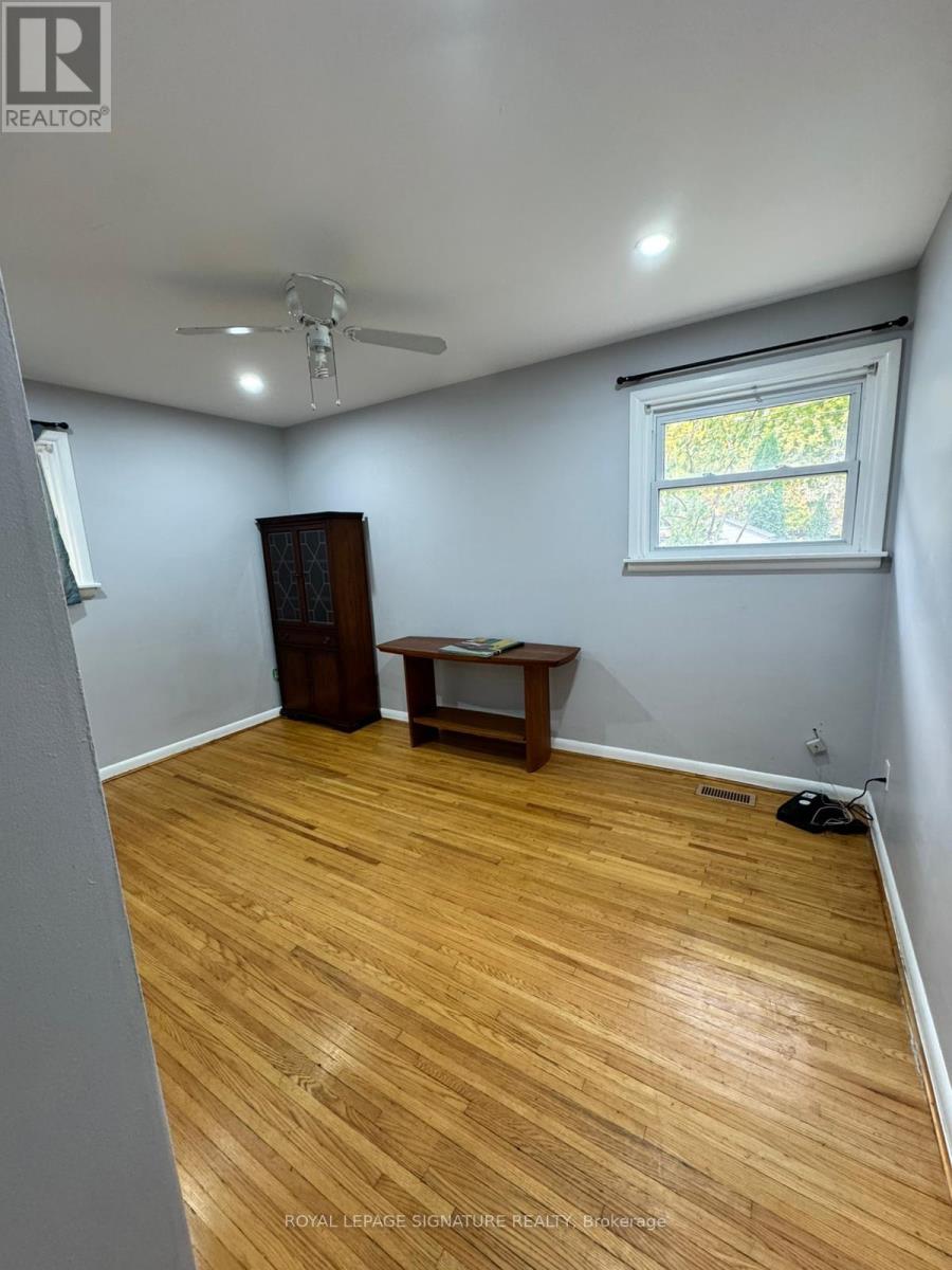 104 Queenston Crescent, London East, Ontario  N5W 1N6 - Photo 10 - X12459258