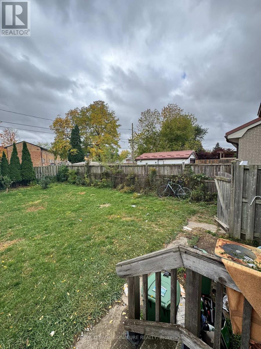 104 Queenston Crescent, London East, Ontario  N5W 1N6 - Photo 18 - X12459258