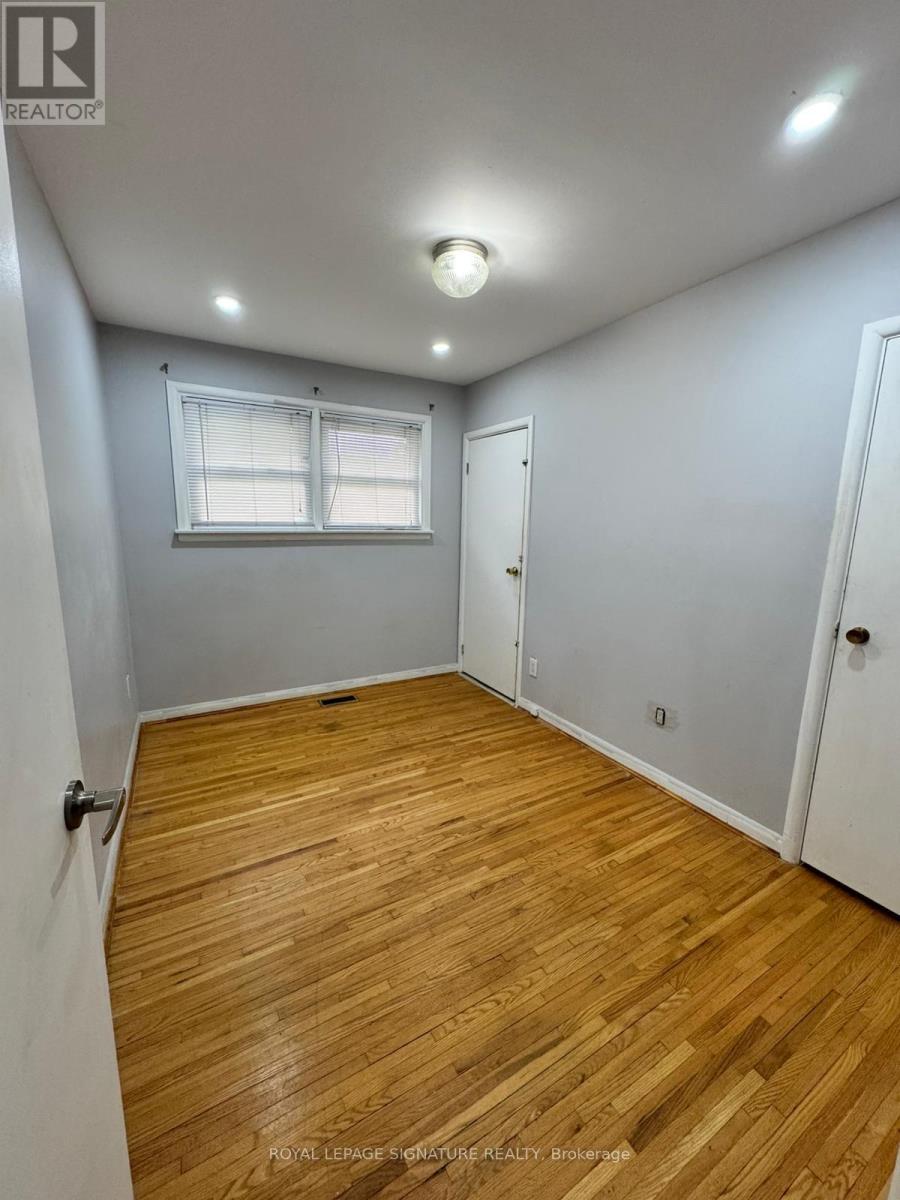 104 Queenston Crescent, London East, Ontario  N5W 1N6 - Photo 9 - X12459258