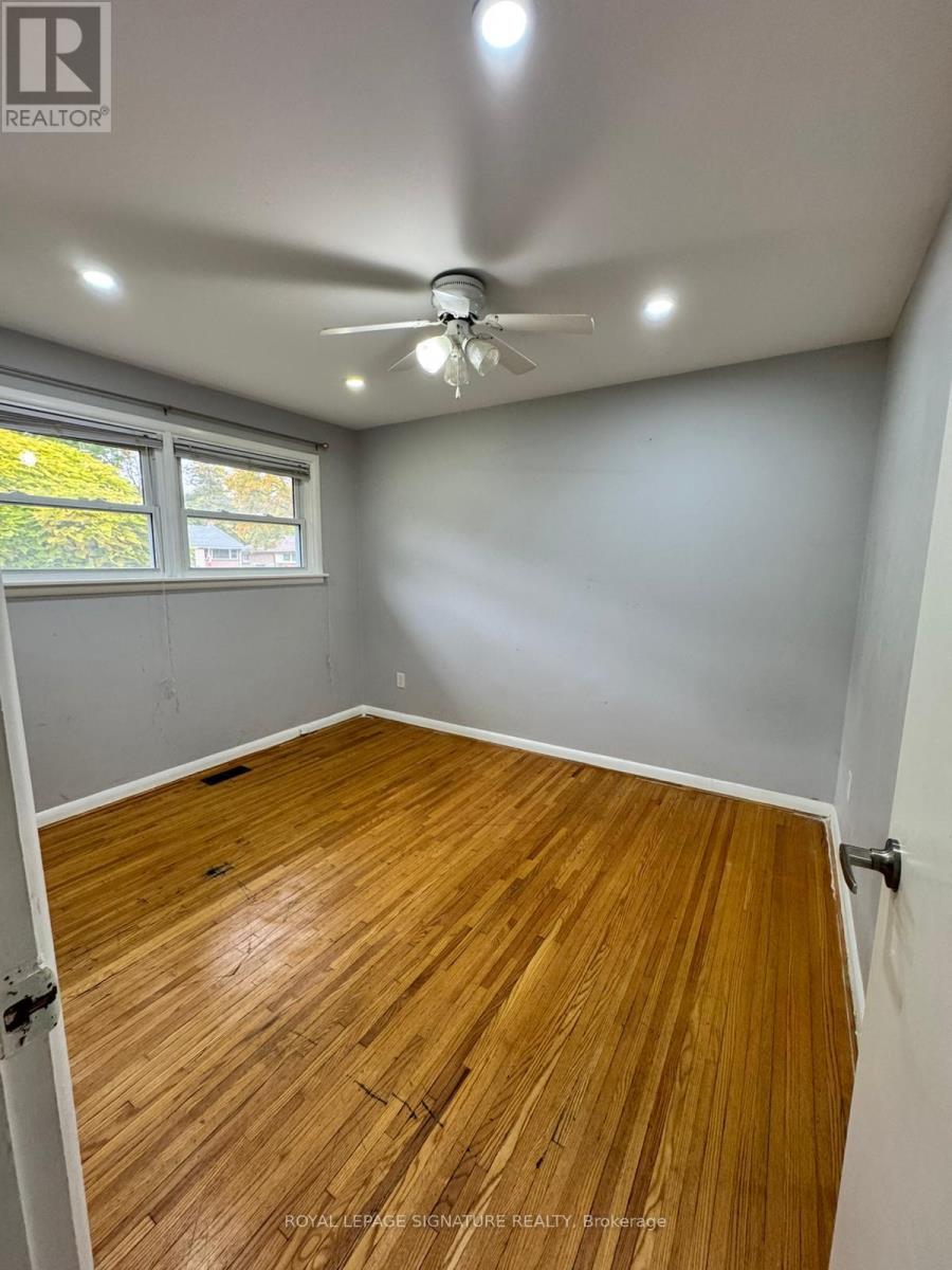 104 Queenston Crescent, London East, Ontario  N5W 1N6 - Photo 8 - X12459258