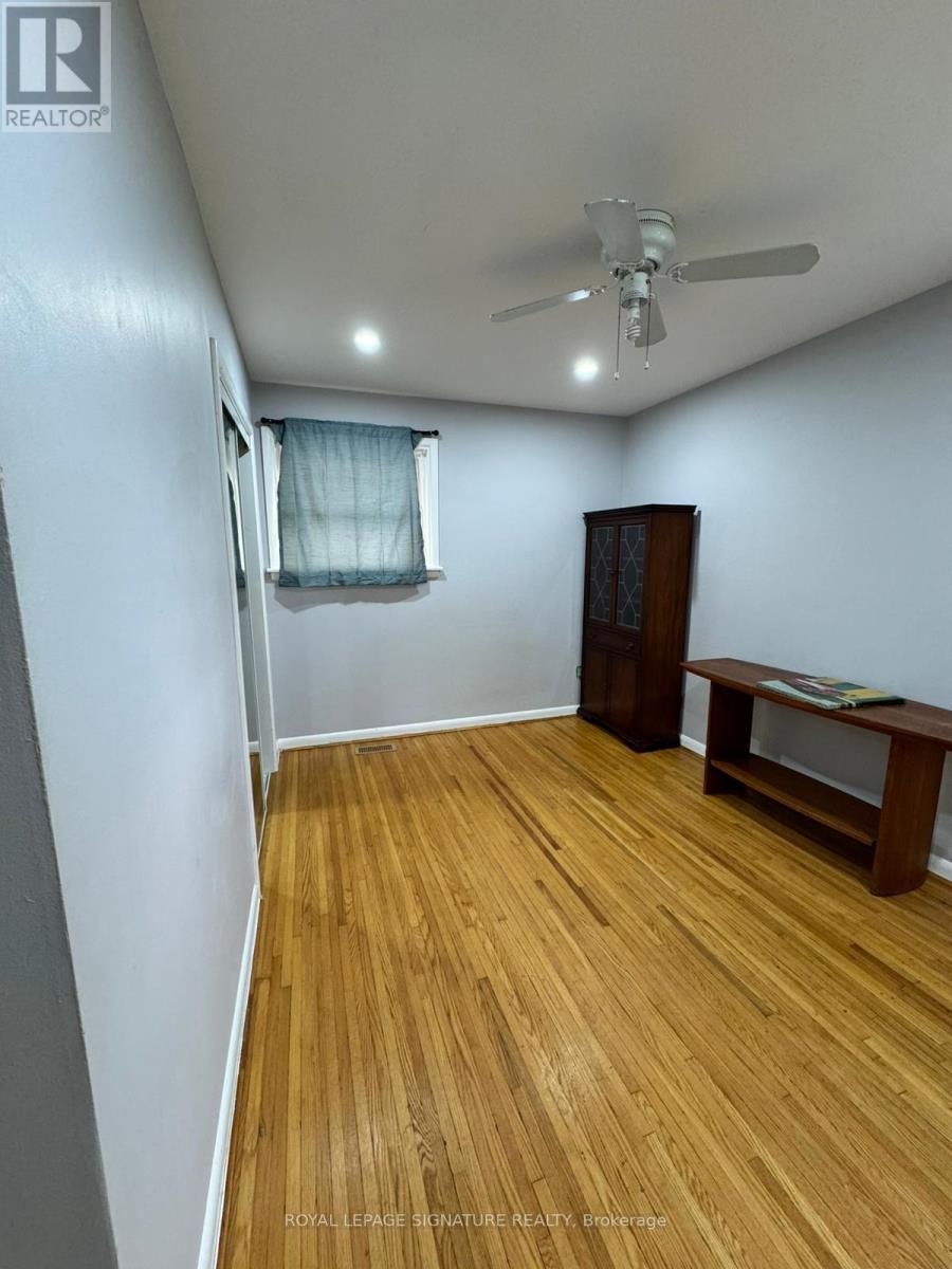 104 Queenston Crescent, London East, Ontario  N5W 1N6 - Photo 6 - X12459258