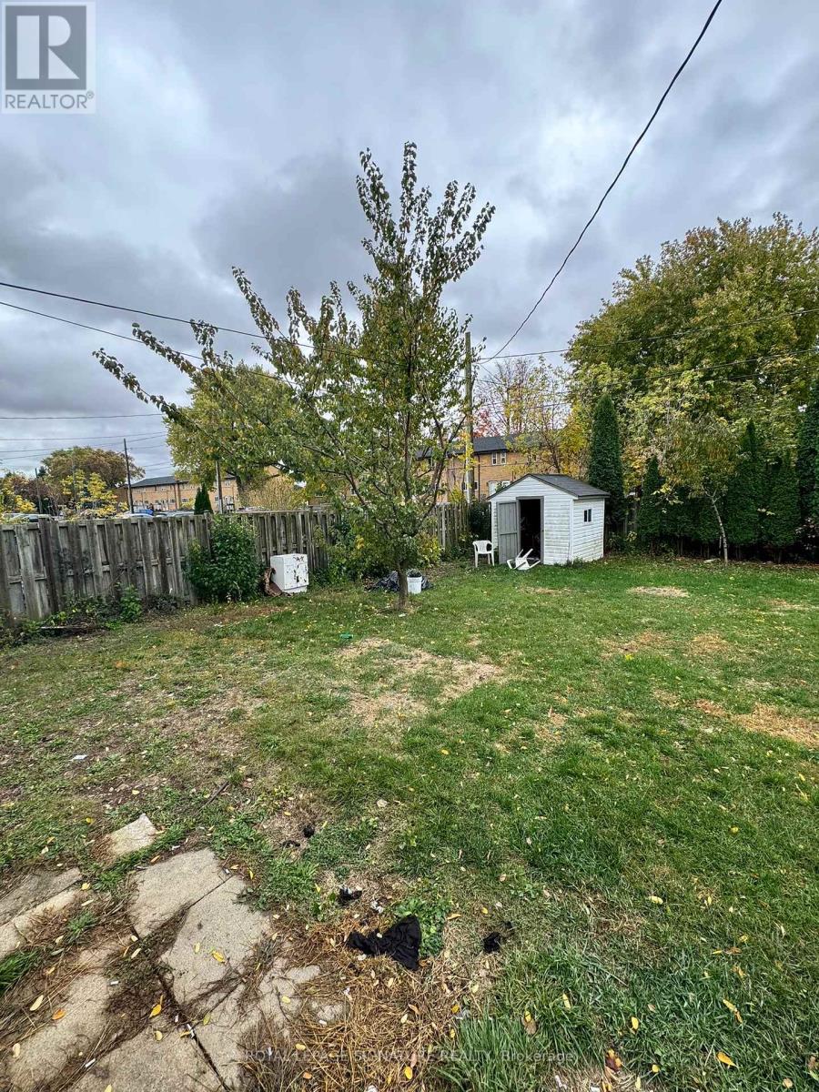 104 Queenston Crescent, London East, Ontario  N5W 1N6 - Photo 17 - X12459258