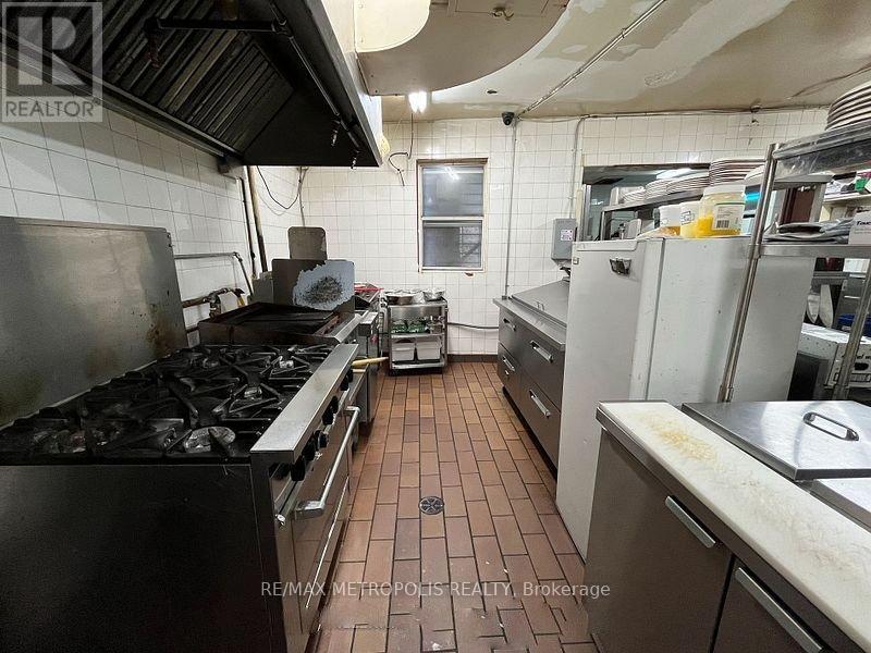 2nd Floor - 1988 Avenue Road, Toronto, Ontario  M5M 4A4 - Photo 10 - C12481756