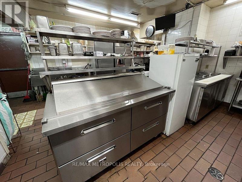 2nd Floor - 1988 Avenue Road, Toronto, Ontario  M5M 4A4 - Photo 8 - C12481756