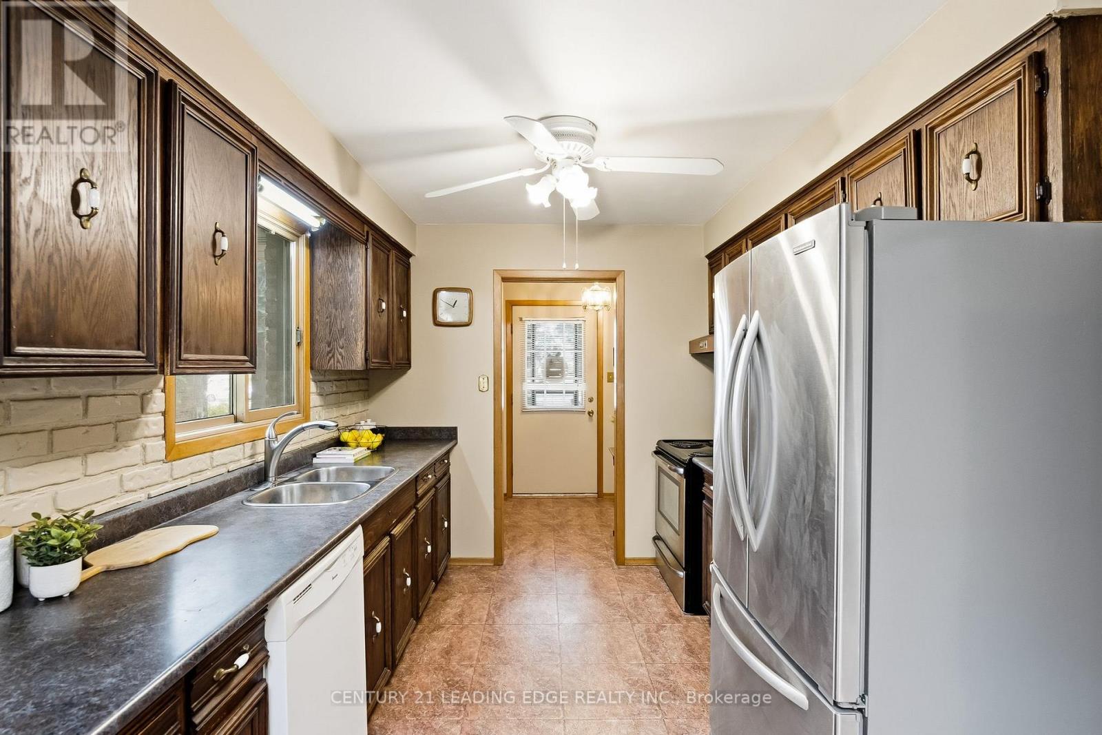 63 Lakeridge Road S, Whitby, Ontario  L1P 1K6 - Photo 21 - E12481764