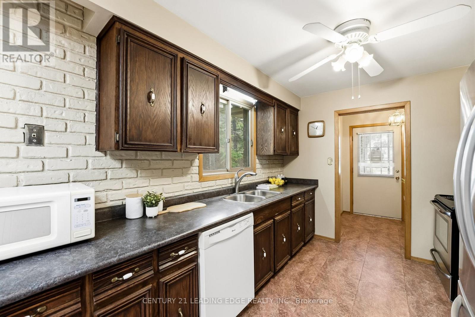63 Lakeridge Road S, Whitby, Ontario  L1P 1K6 - Photo 23 - E12481764