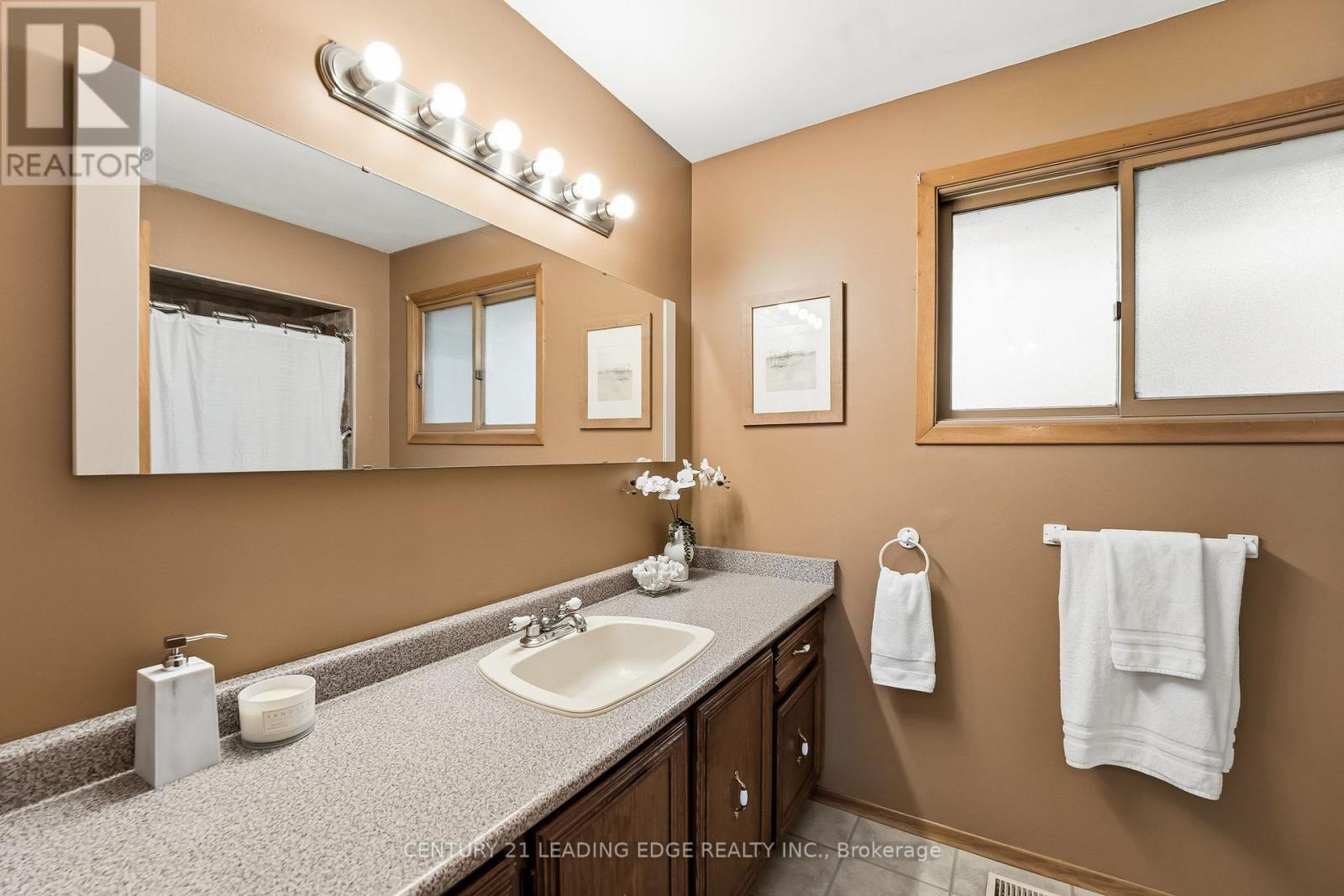 63 Lakeridge Road S, Whitby, Ontario  L1P 1K6 - Photo 40 - E12481764