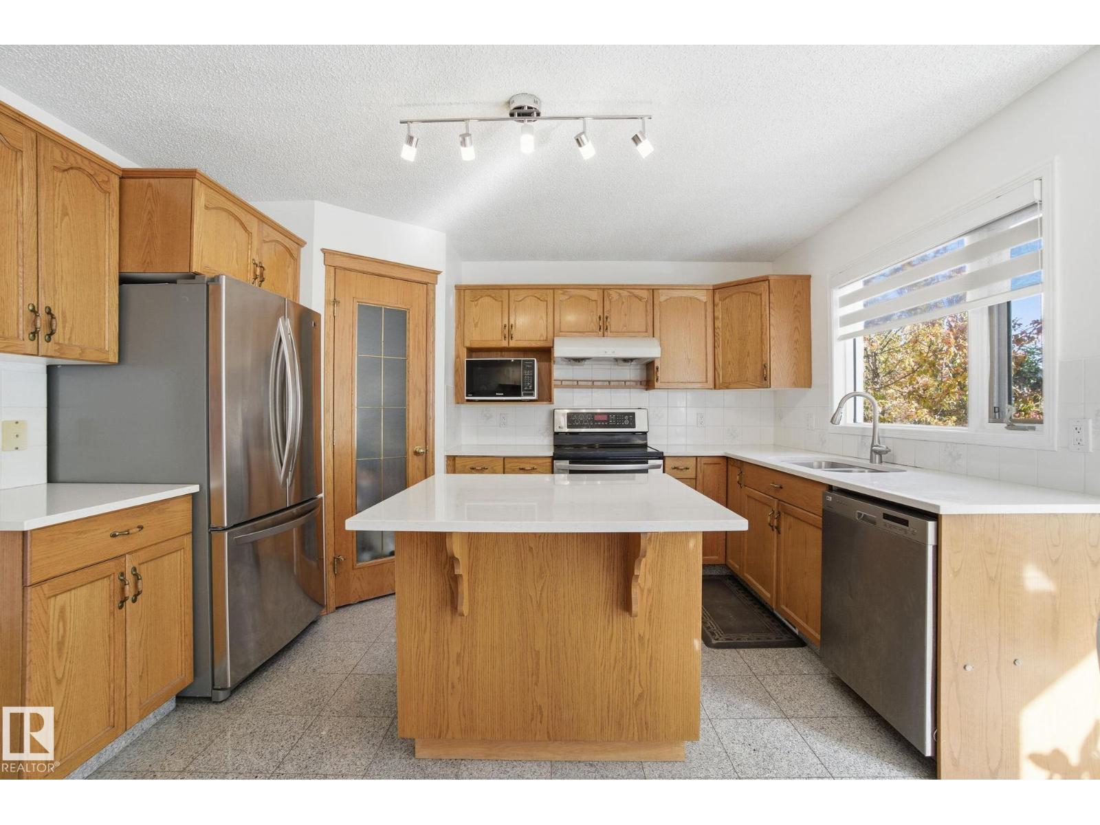 227 Peter Cl Nw, Edmonton, Alberta  T5T 5Y5 - Photo 14 - E4463484