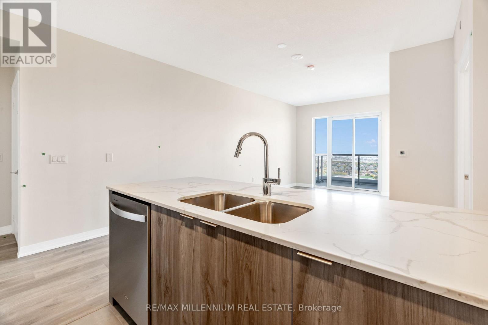 2910 - 15 Watergarden Drive Sw, Mississauga, Ontario  L5R 0H4 - Photo 5 - W12481760