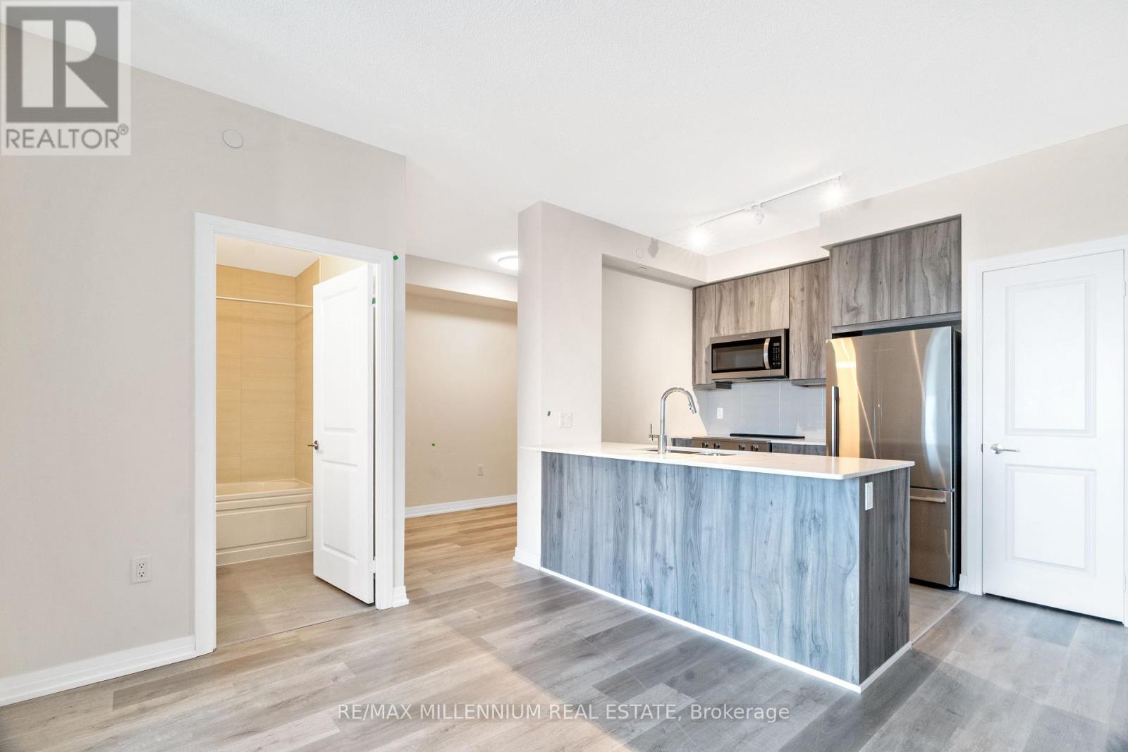 2910 - 15 Watergarden Drive Sw, Mississauga, Ontario  L5R 0H4 - Photo 7 - W12481760