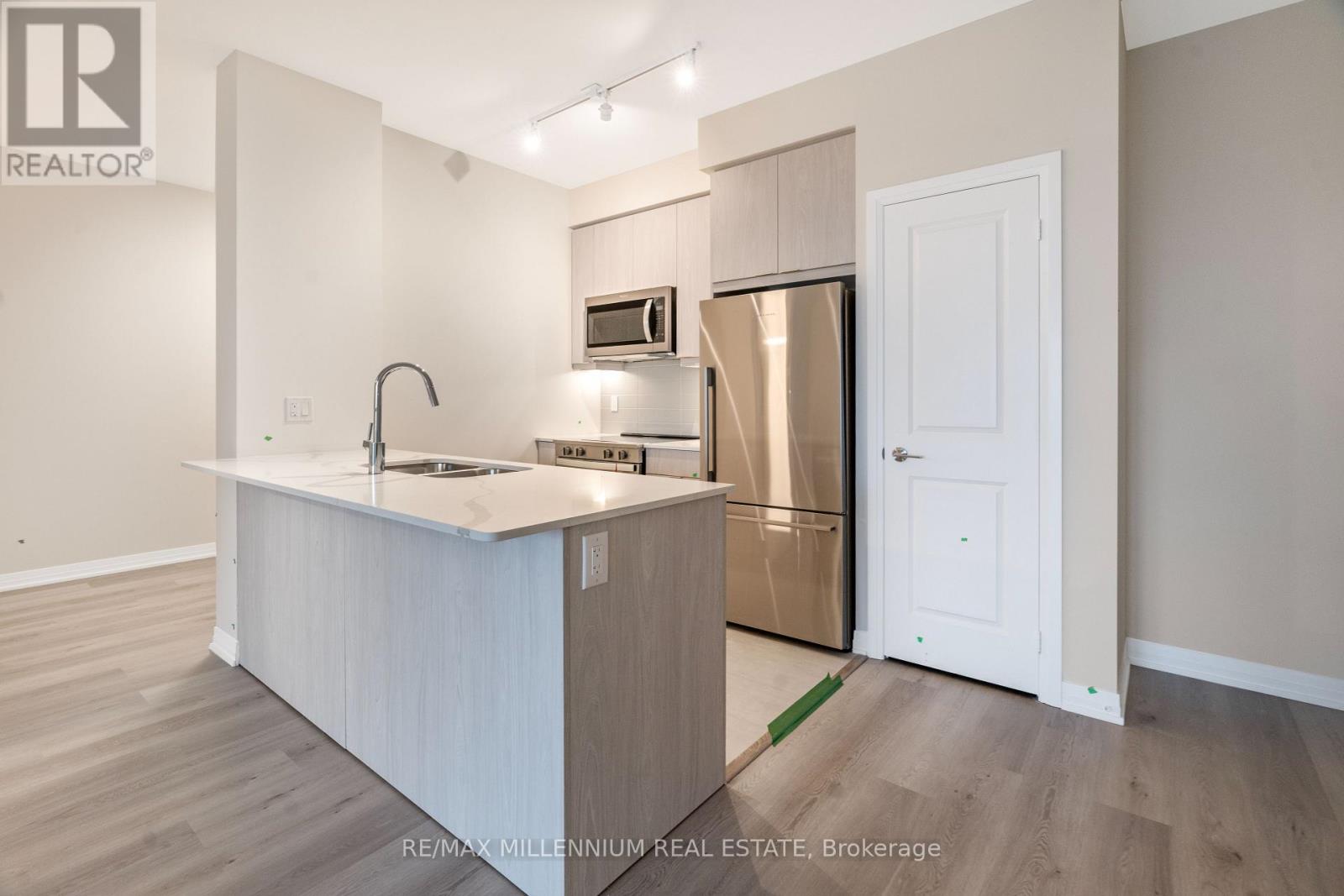 2810 - 15 Watergarden Drive, Mississauga, Ontario  L5R 0H4 - Photo 4 - W12481761