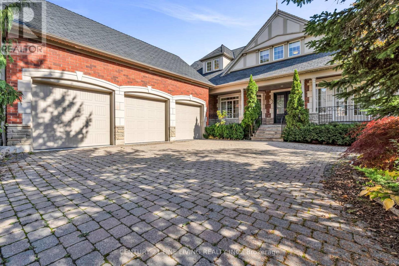 5 Classic Drive, Brampton, Ontario  L6Y 5G9 - Photo 3 - W12481762