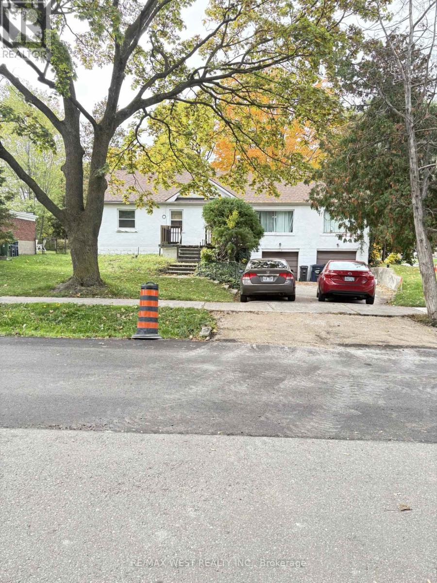 110 Meadowbank Road W, Toronto, Ontario  M9B 5C9 - Photo 3 - W12481765
