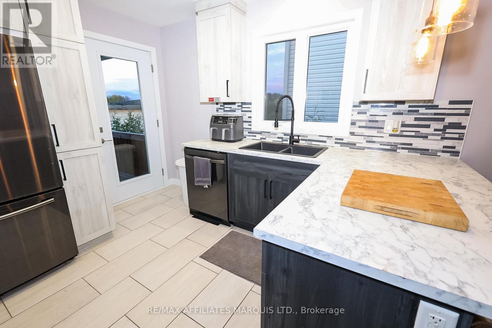 310 Moisson Street, Russell, Ontario  K0A 1W0 - Photo 10 - X12481794