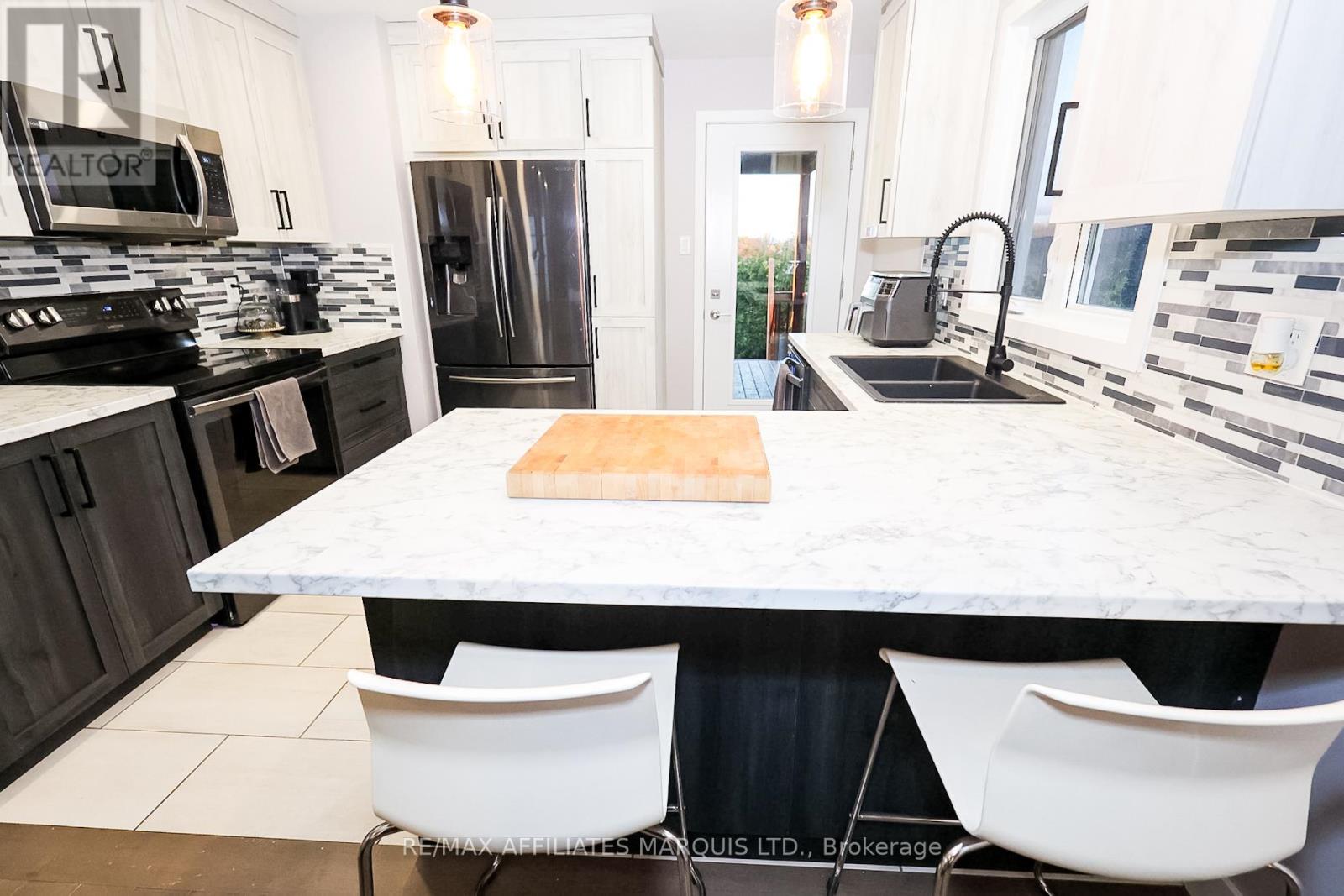 310 Moisson Street, Russell, Ontario  K0A 1W0 - Photo 11 - X12481794