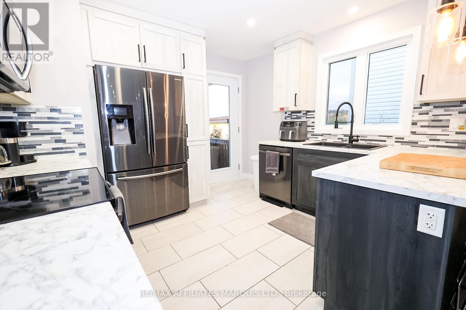 310 Moisson Street, Russell, Ontario  K0A 1W0 - Photo 12 - X12481794