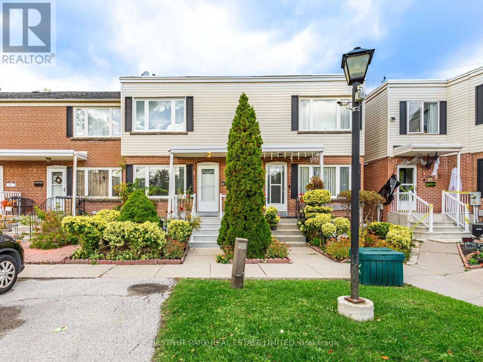8 - 740 KENNEDY ROAD, Toronto, Ontario