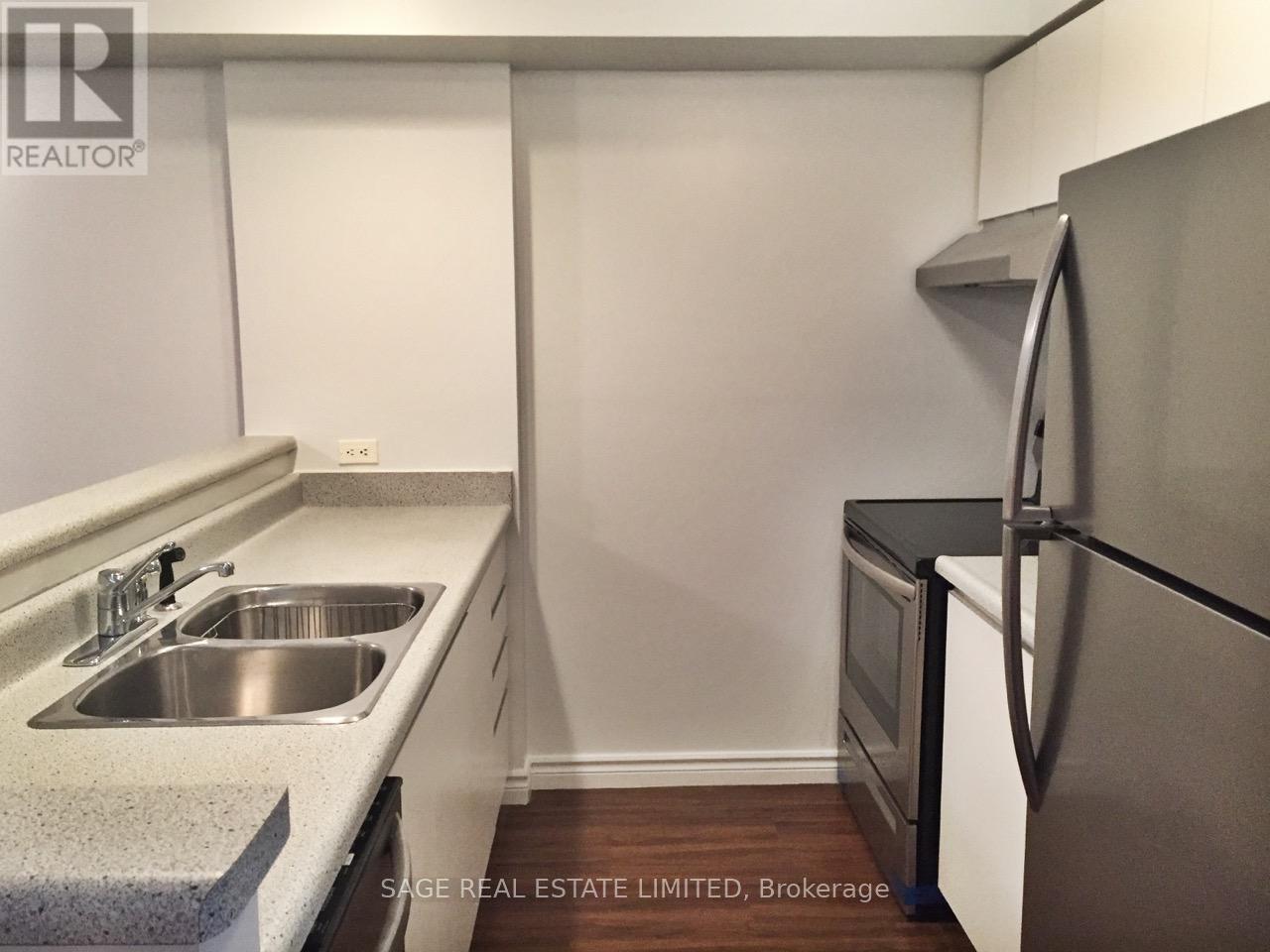B - 222 Kenilworth Avenue, Toronto, Ontario  M4L 3S6 - Photo 2 - E12481791