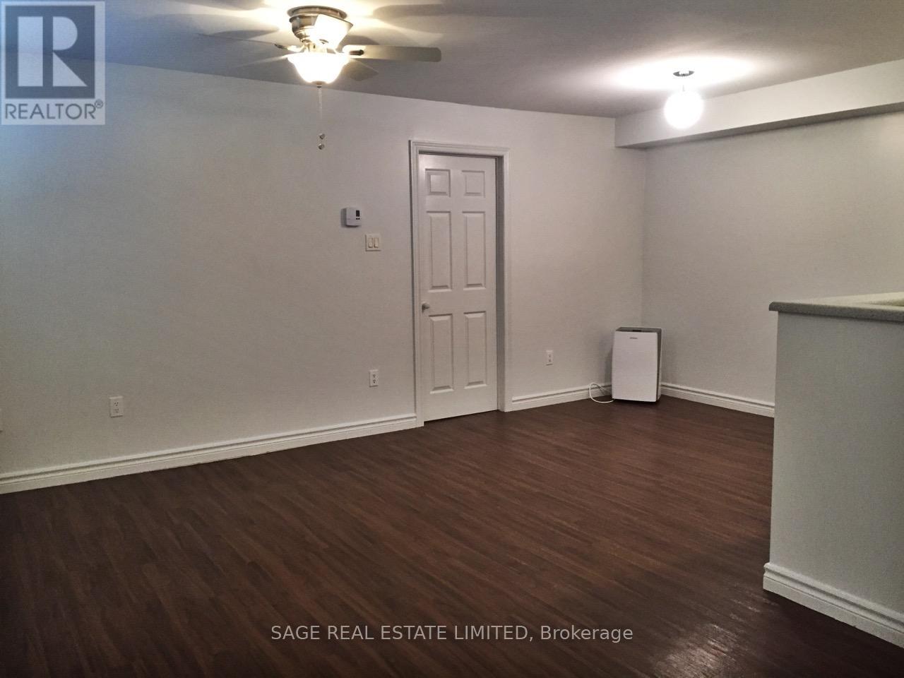 B - 222 Kenilworth Avenue, Toronto, Ontario  M4L 3S6 - Photo 3 - E12481791