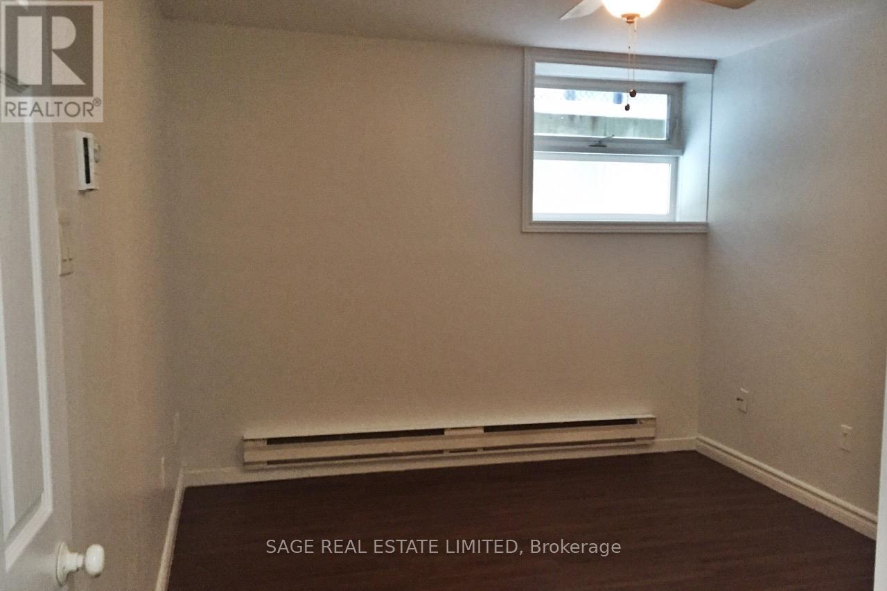 B - 222 Kenilworth Avenue, Toronto, Ontario  M4L 3S6 - Photo 7 - E12481791