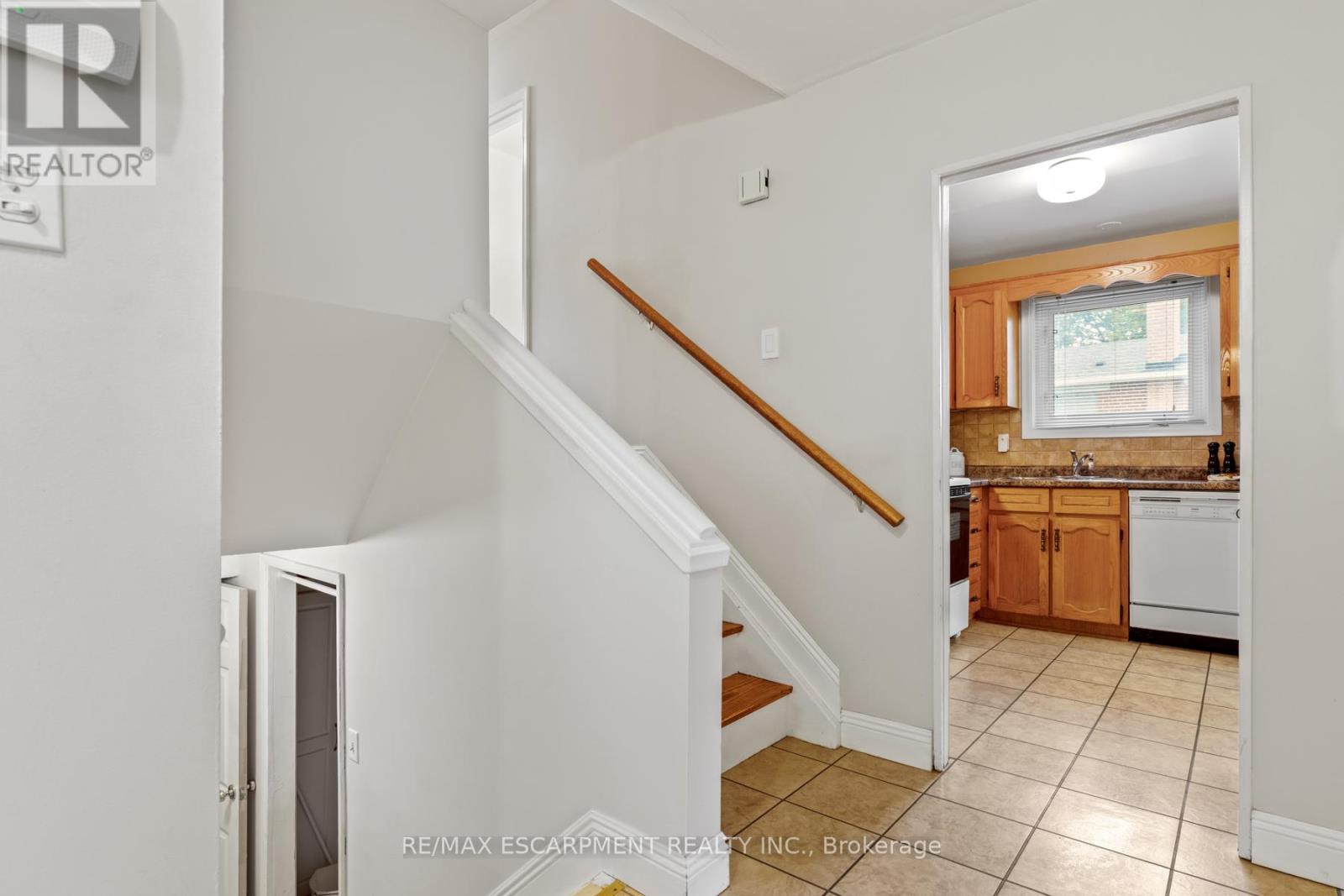856 Chapleau Drive, Pickering, Ontario  L1W 1P4 - Photo 5 - E12481793