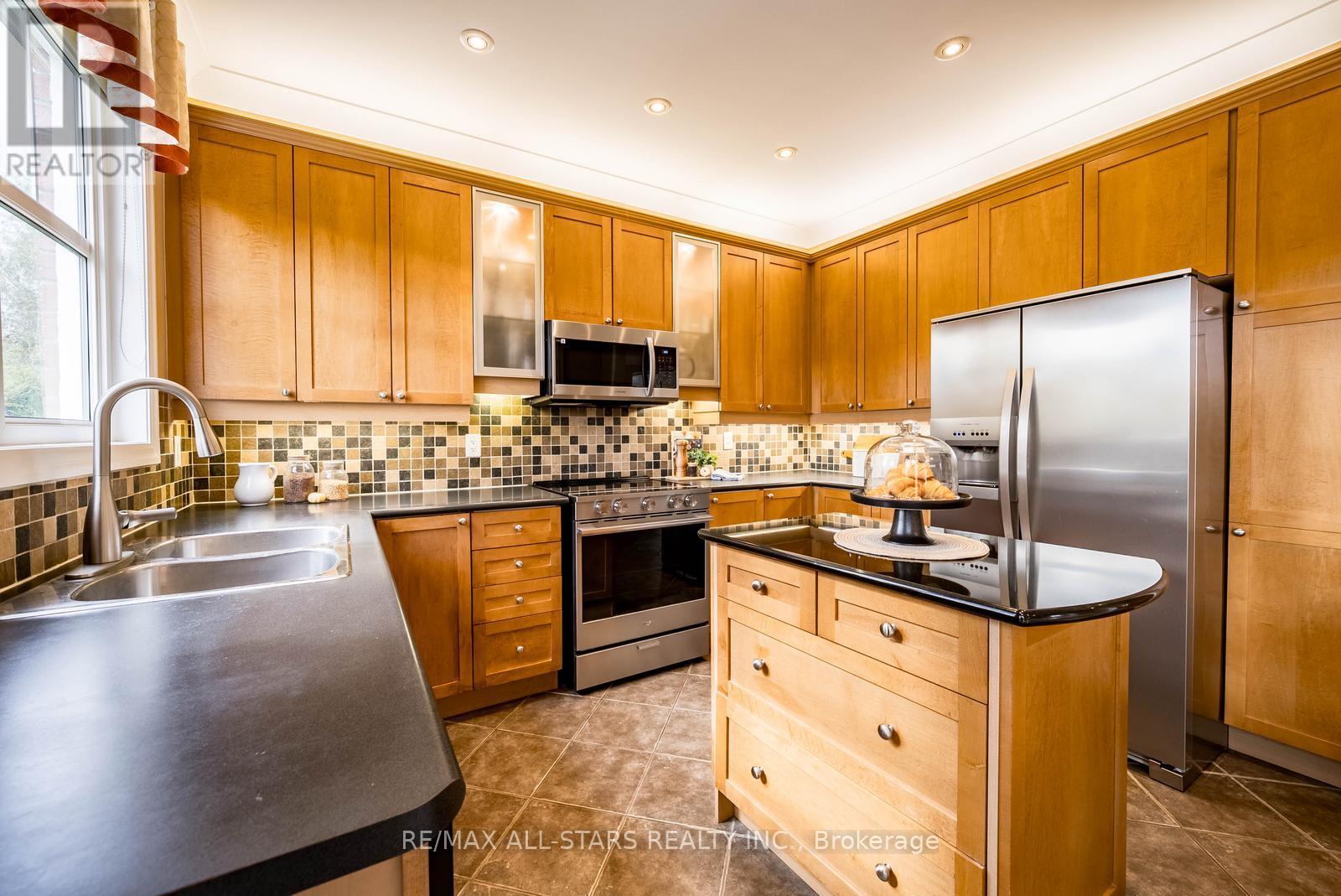 14 Clausfarm Lane, Whitchurch-Stouffville, Ontario  L4A 0A8 - Photo 10 - N12481778
