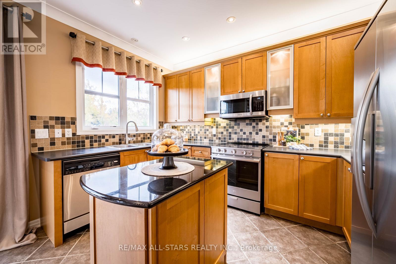 14 Clausfarm Lane, Whitchurch-Stouffville, Ontario  L4A 0A8 - Photo 11 - N12481778