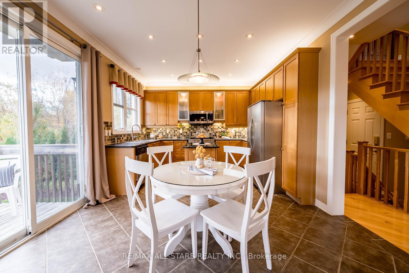 14 Clausfarm Lane, Whitchurch-Stouffville, Ontario  L4A 0A8 - Photo 8 - N12481778