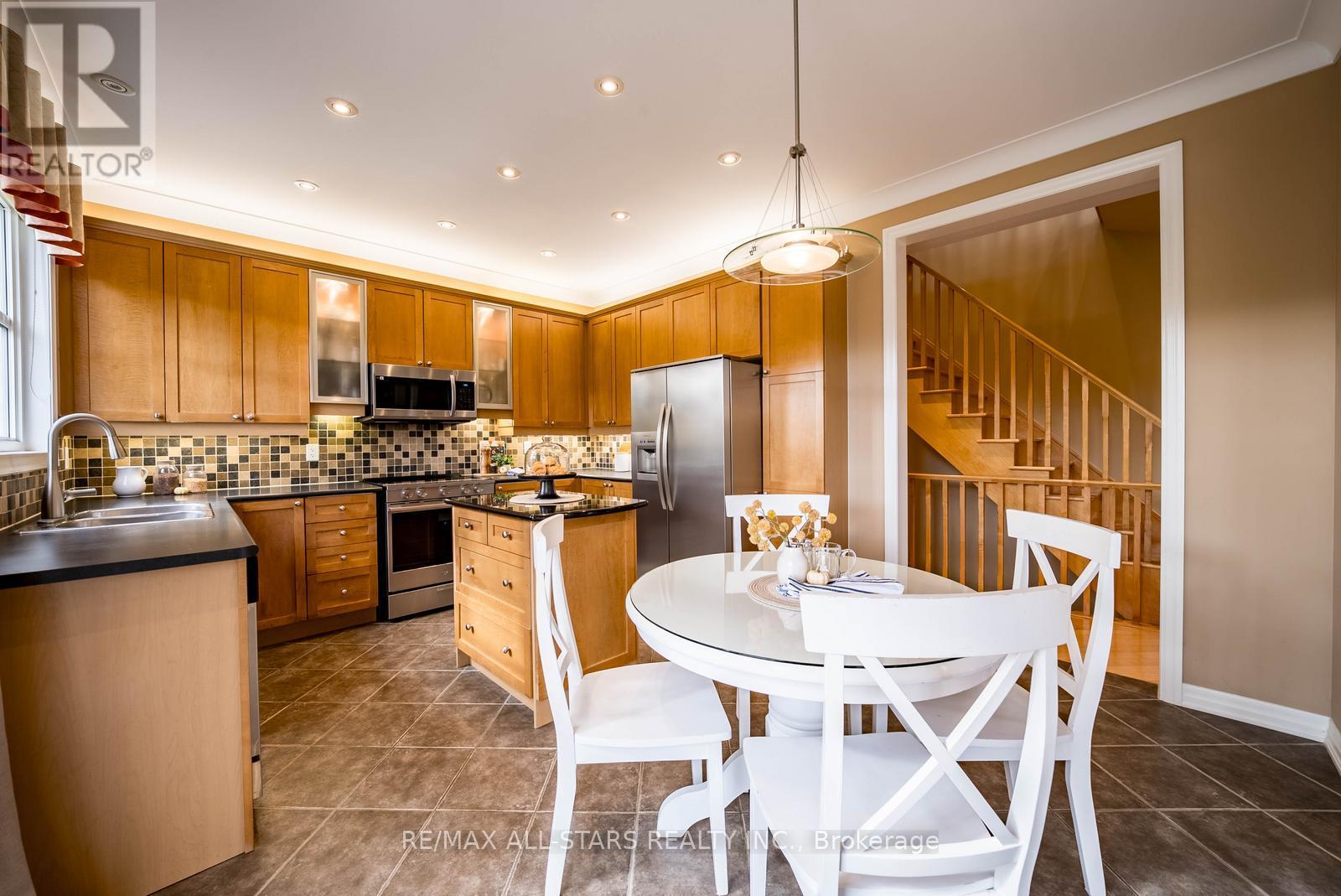 14 Clausfarm Lane, Whitchurch-Stouffville, Ontario  L4A 0A8 - Photo 9 - N12481778