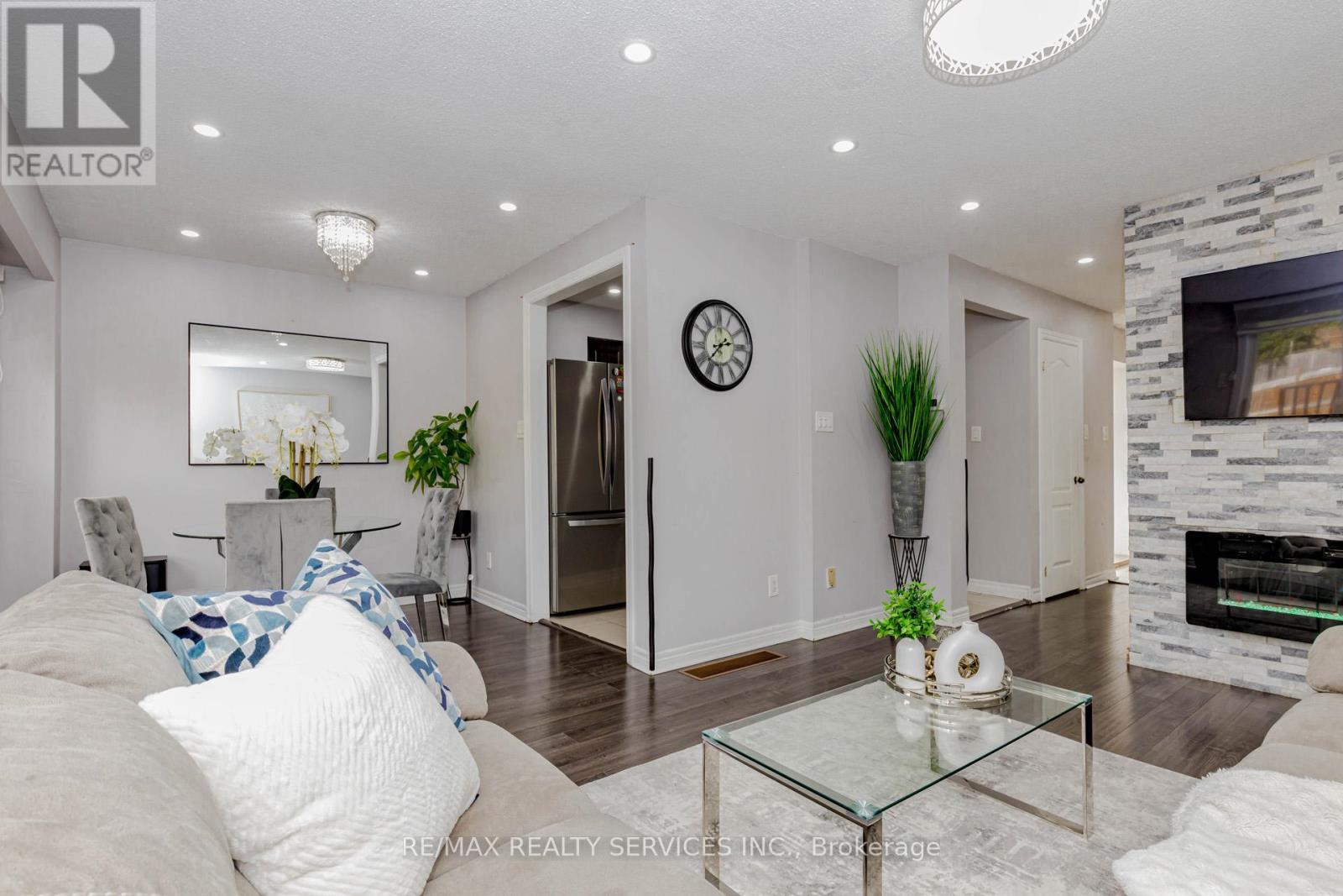 3 Kingswood Drive, Brampton, Ontario  L6V 2X5 - Photo 10 - W12481773