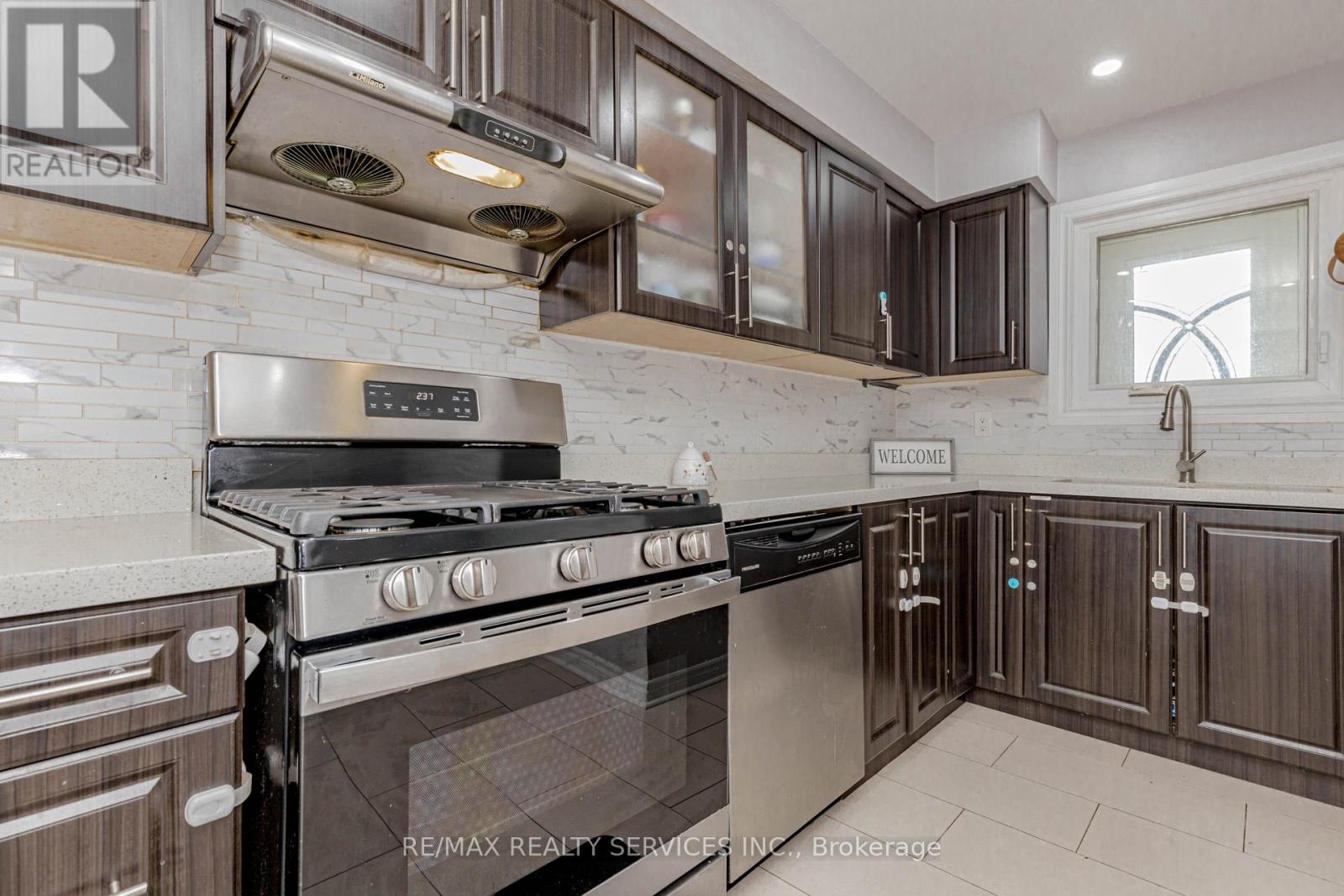 3 Kingswood Drive, Brampton, Ontario  L6V 2X5 - Photo 16 - W12481773