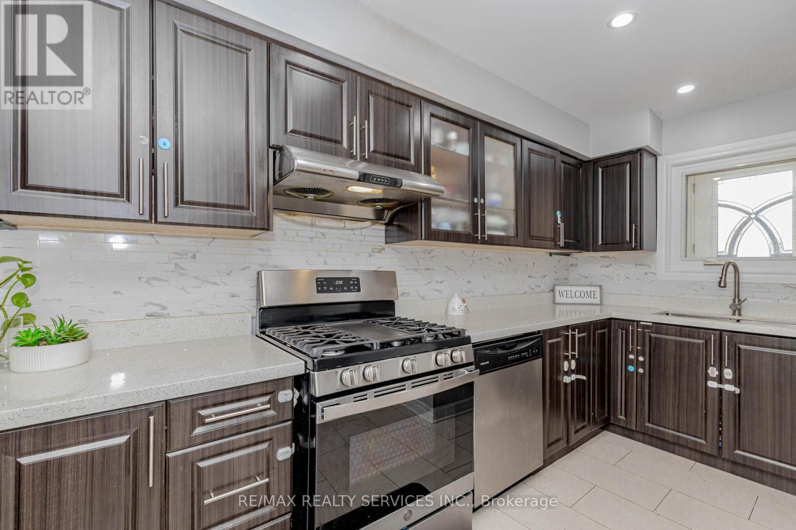 3 Kingswood Drive, Brampton, Ontario  L6V 2X5 - Photo 19 - W12481773