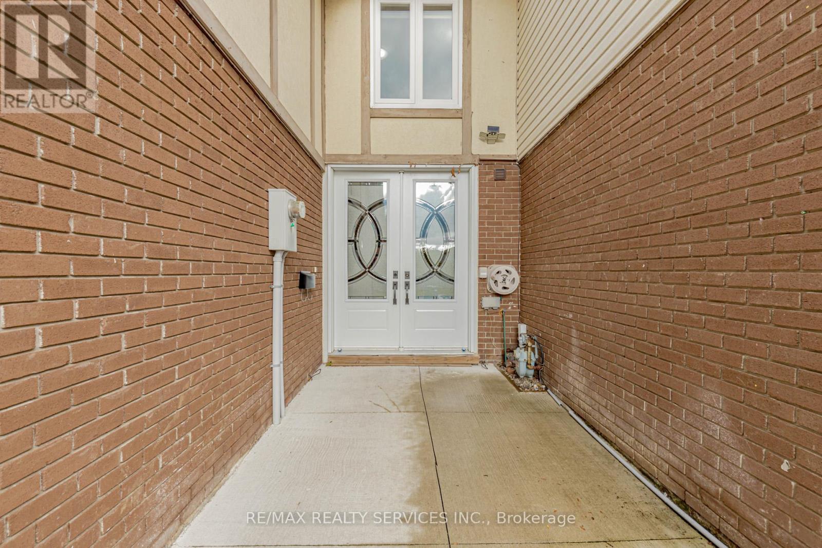 3 Kingswood Drive, Brampton, Ontario  L6V 2X5 - Photo 2 - W12481773