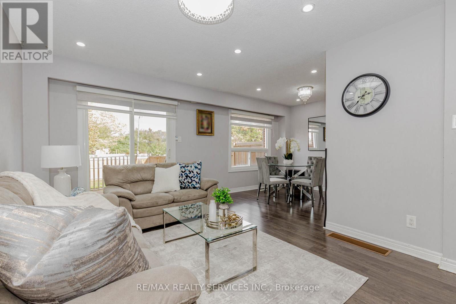 3 Kingswood Drive, Brampton, Ontario  L6V 2X5 - Photo 9 - W12481773