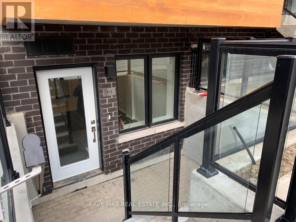 1145 Journeyman Lane, Mississauga, Ontario  L5J 1L4 - Photo 3 - W12481777