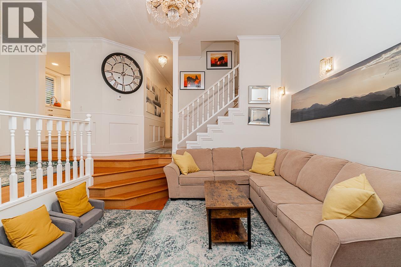 109 216 E 6th Street, North Vancouver, British Columbia  V7L 1P5 - Photo 2 - R3061877