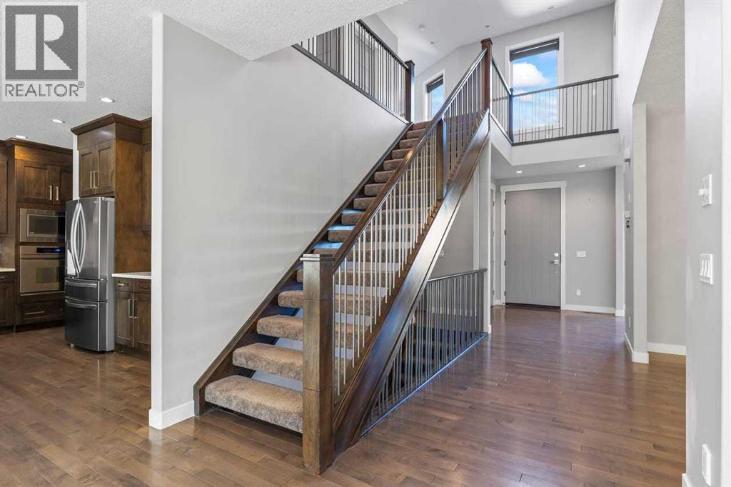 105 Elkton Way Sw, Calgary, Alberta  T3h 4y9 - Photo 3 - A2266356