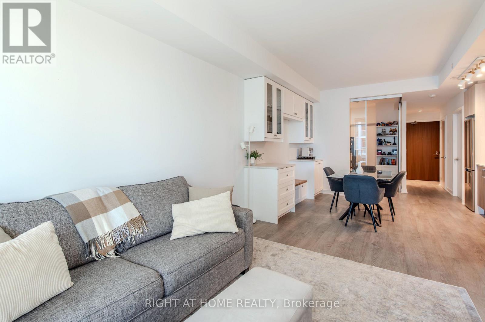 1806 - 1926 Lake Shore Boulevard W, Toronto, Ontario  M6S 0B1 - Photo 11 - W12481797