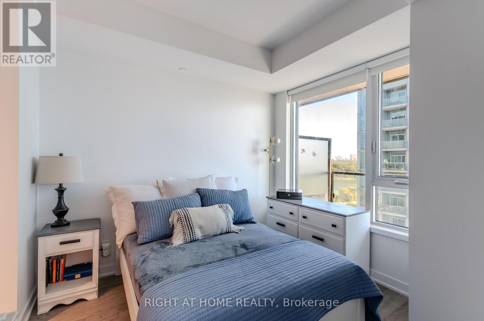 1806 - 1926 Lake Shore Boulevard W, Toronto, Ontario  M6S 0B1 - Photo 13 - W12481797