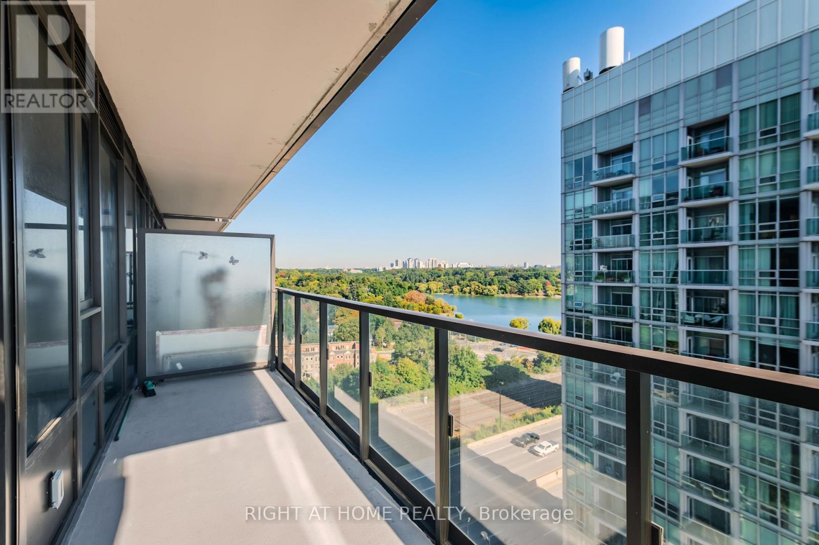 1806 - 1926 Lake Shore Boulevard W, Toronto, Ontario  M6S 0B1 - Photo 19 - W12481797