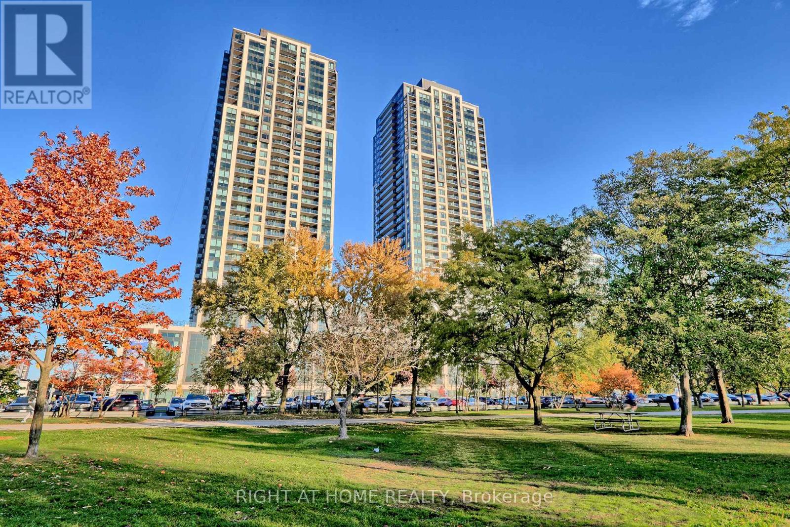1806 - 1926 Lake Shore Boulevard W, Toronto, Ontario  M6S 0B1 - Photo 2 - W12481797