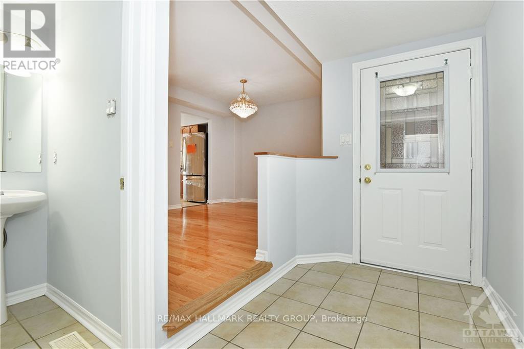 3 Wallsend Avenue, Ottawa, Ontario  K2K 3X7 - Photo 2 - X12481819