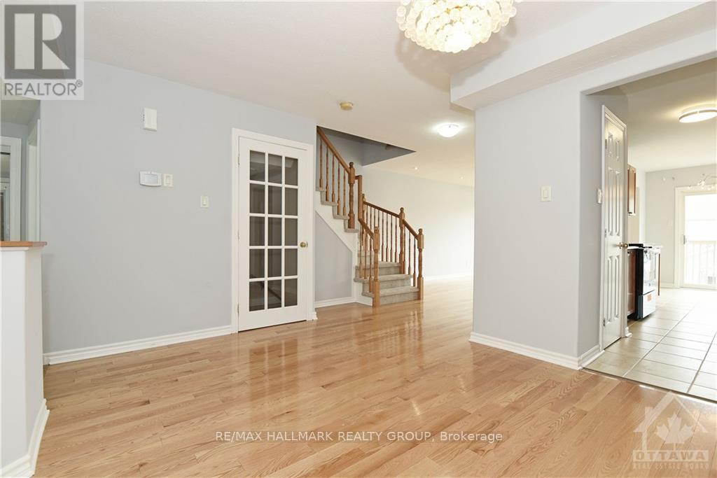 3 Wallsend Avenue, Ottawa, Ontario  K2K 3X7 - Photo 4 - X12481819