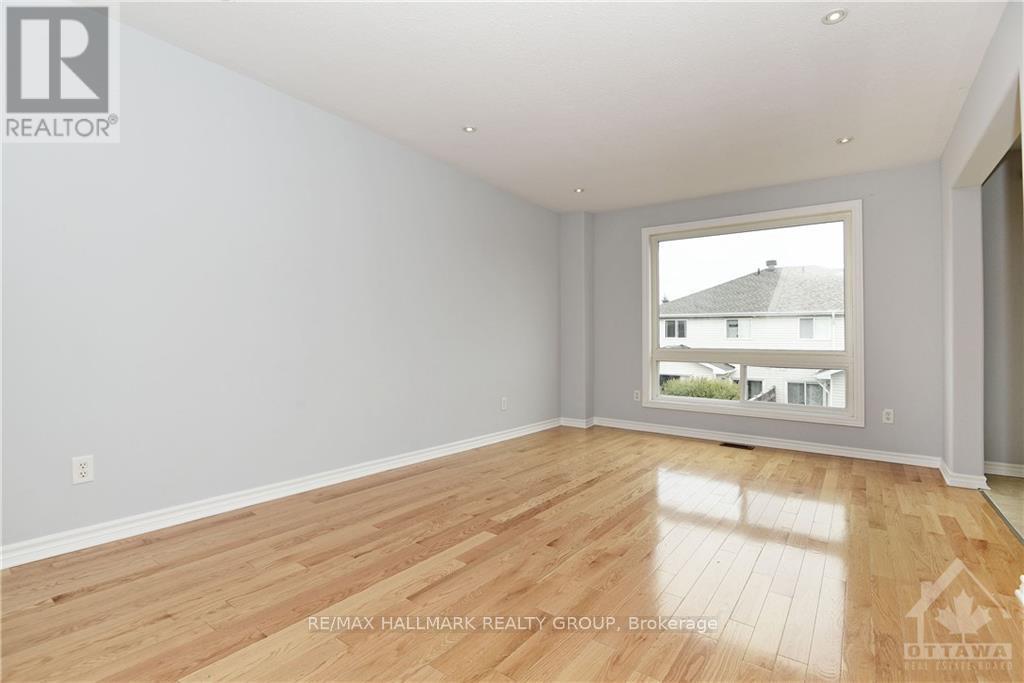 3 Wallsend Avenue, Ottawa, Ontario  K2K 3X7 - Photo 8 - X12481819