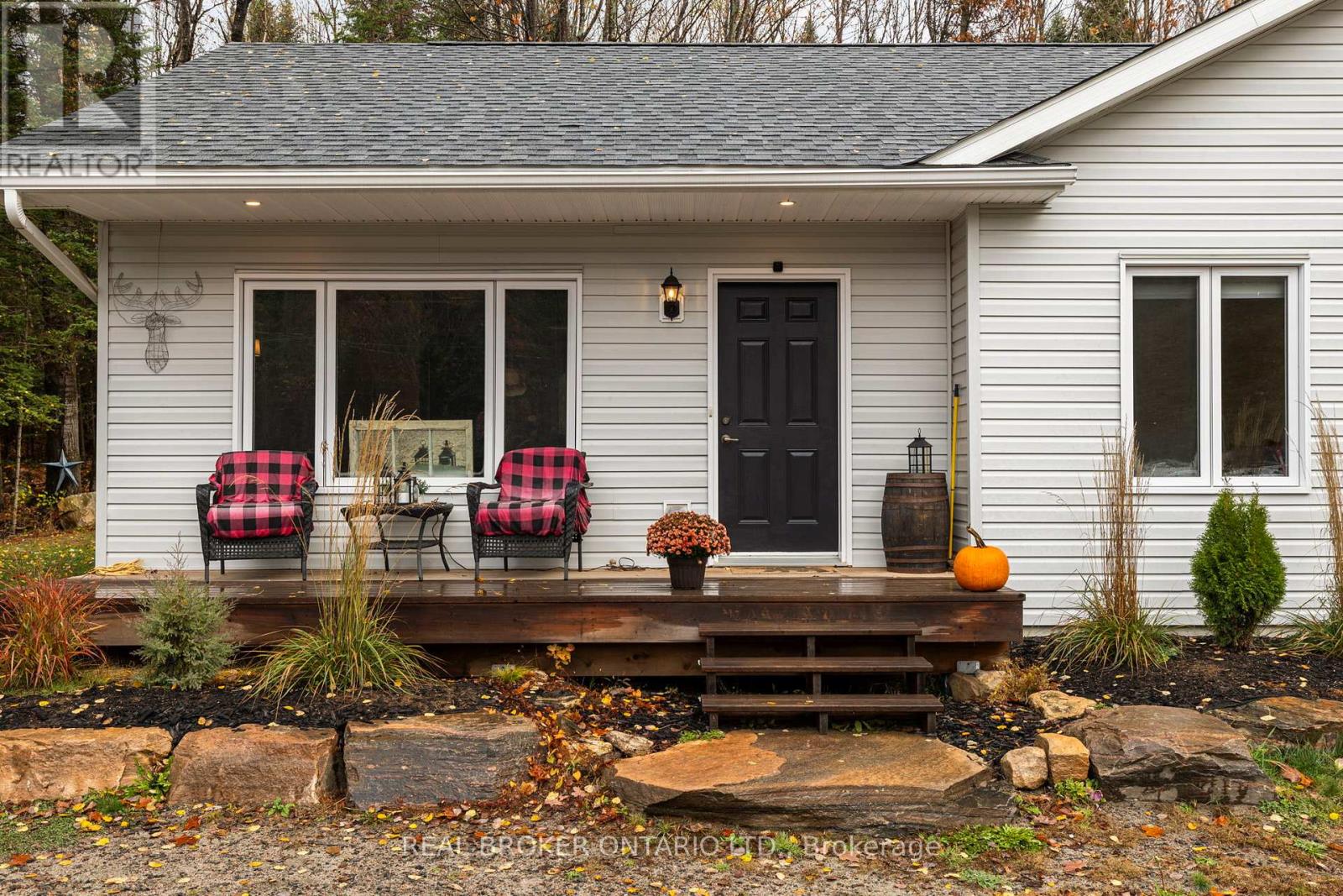 1402 Queens Line Road, Minden Hills, Ontario  K0M 2K0 - Photo 5 - X12481799