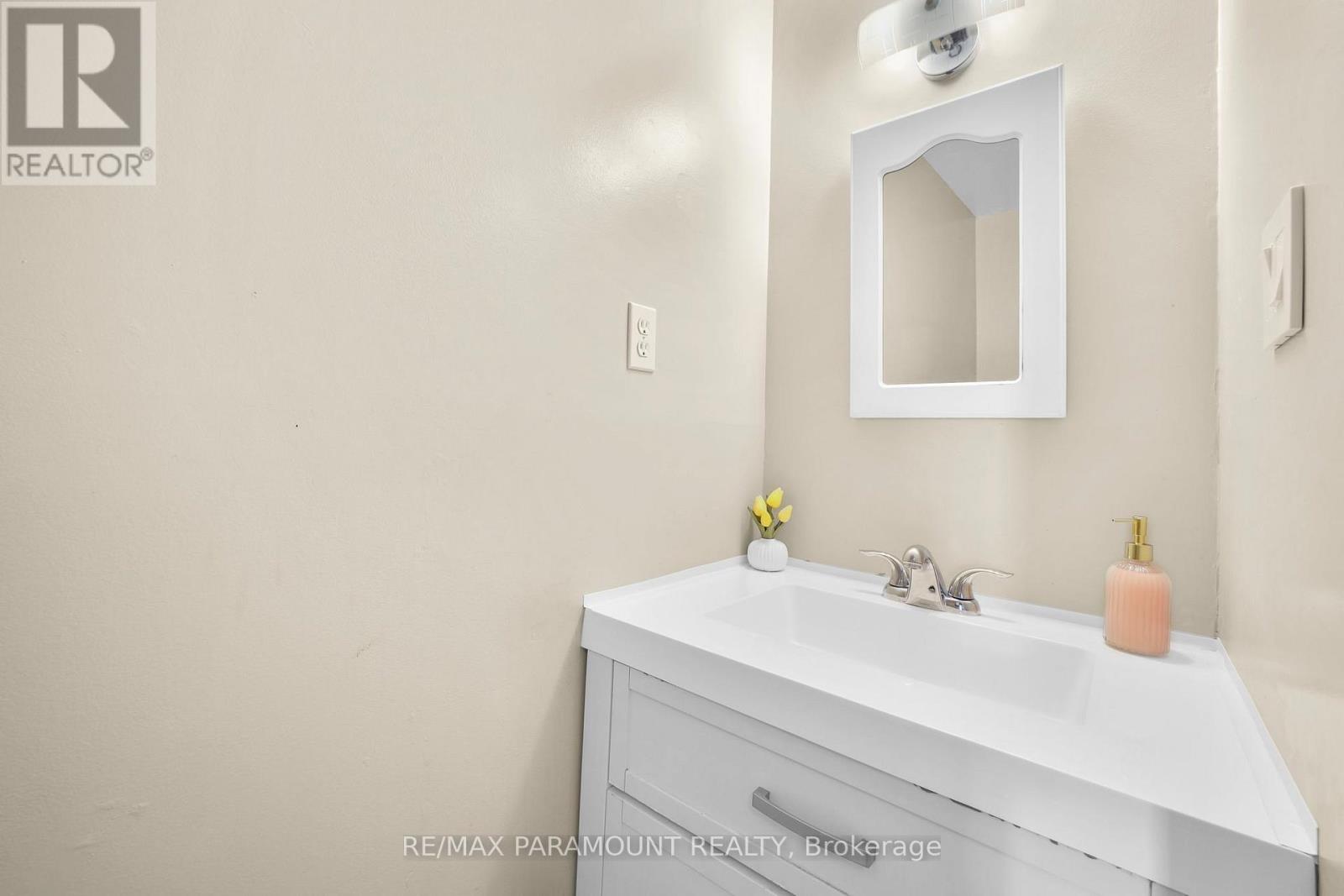 4 - 85 Albright Road, Hamilton, Ontario  L8K 6H1 - Photo 8 - X12481802