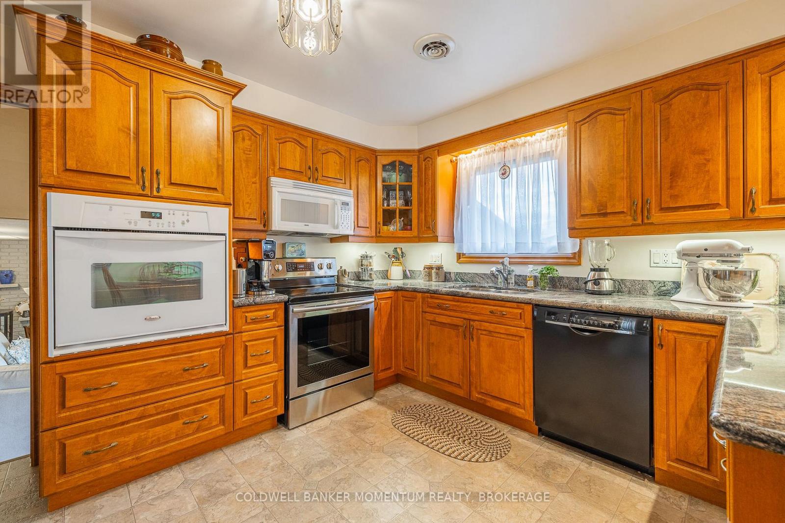 33 Rolling Acres Drive, Welland, Ontario  L3C 3N4 - Photo 16 - X12481805