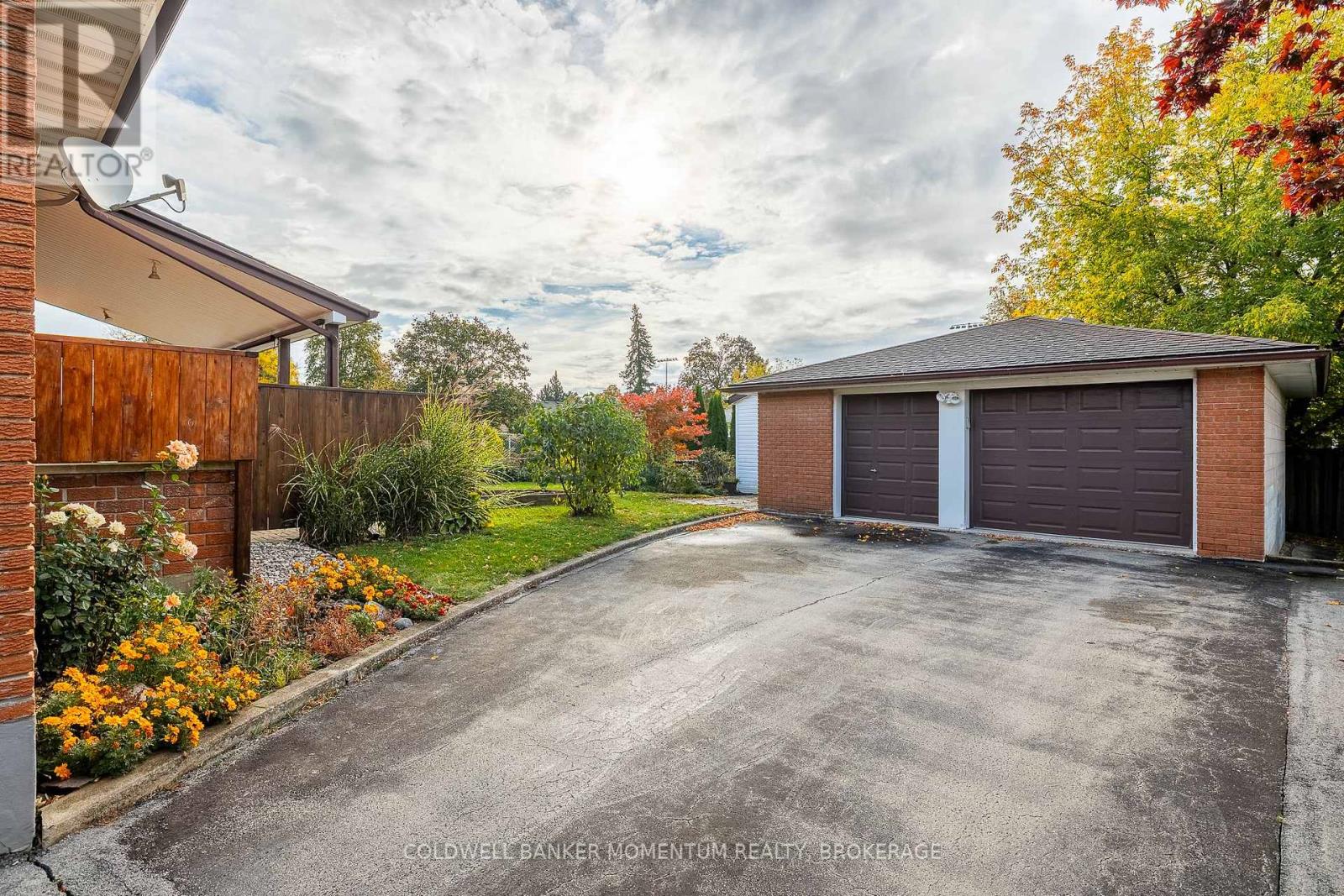 33 Rolling Acres Drive, Welland, Ontario  L3C 3N4 - Photo 2 - X12481805