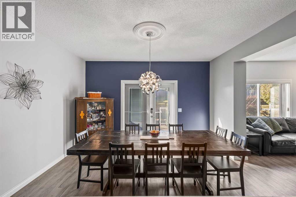 303 Westmount Court, Okotoks, Alberta  T1S 0B6 - Photo 17 - A2264302